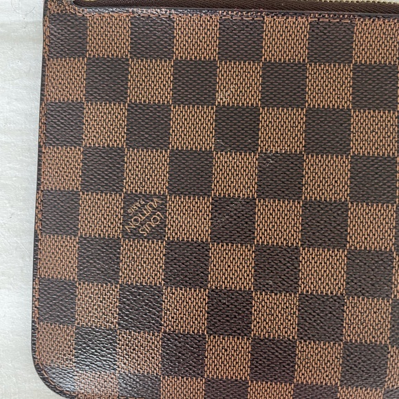 AUTH Louis Vuitton Damier Wristlet - Picture 6 of 12